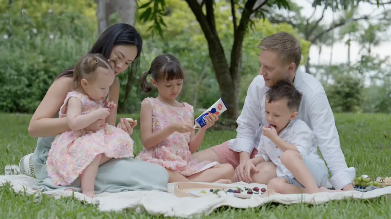 Kids and parents enjoying a relaxed picnic Singapore experience with healthy breakfast picnic food.